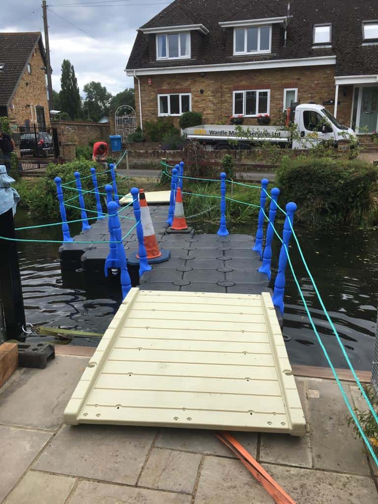 Modular Cube bridge pontoon