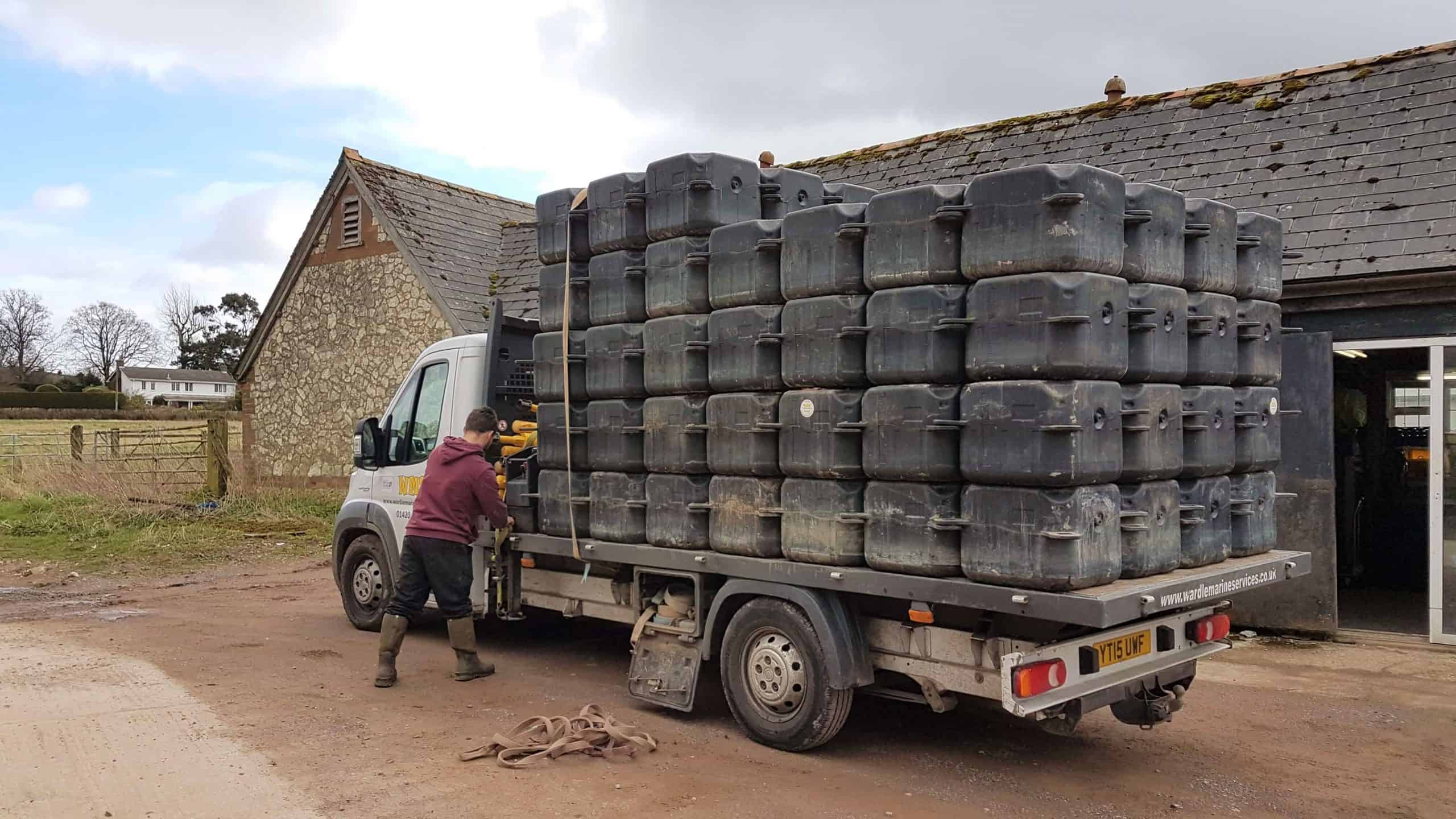 rental modular cubes delivery on truck