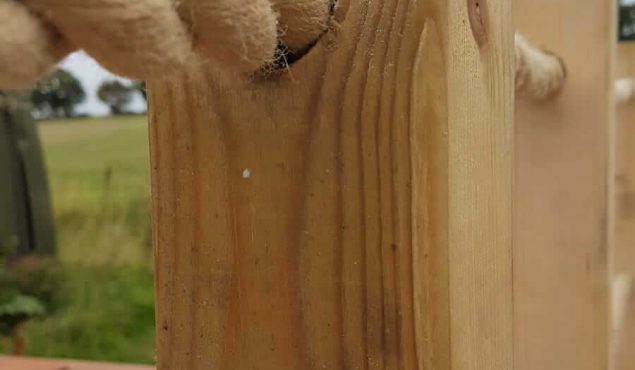 Decked pontoon wooden handrail with rope