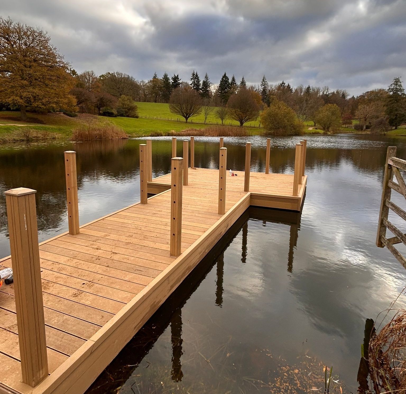 Complete decking on hammerhead jetty