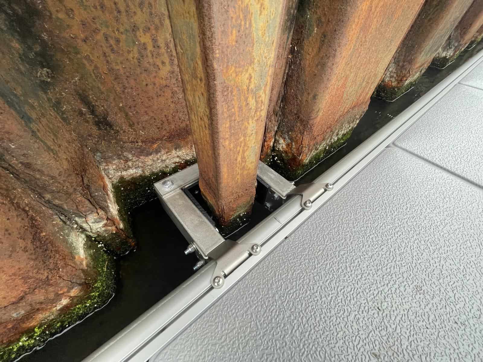 Custom mooring bracket attaching the EasyFloat pontoon to the quay wall